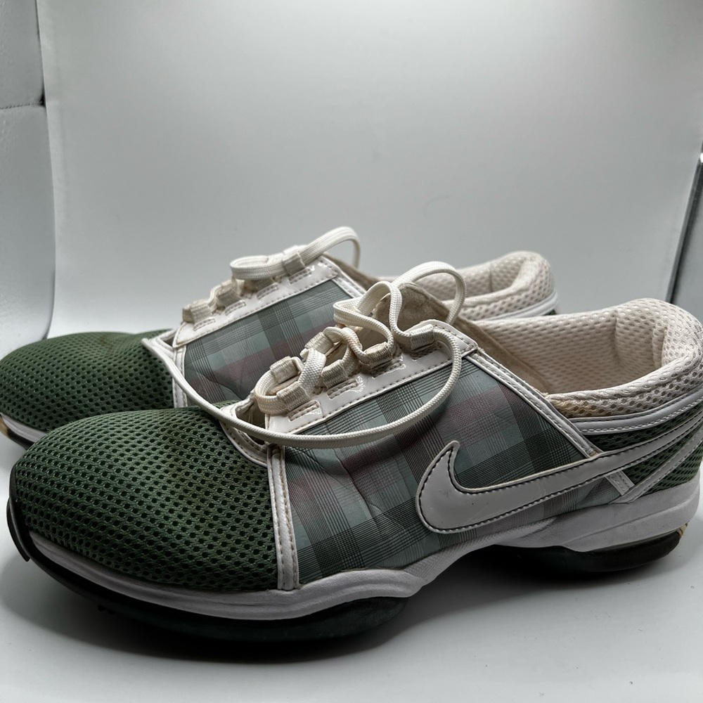 Women’s Nike Air Plaid Golf shoes size 8.5